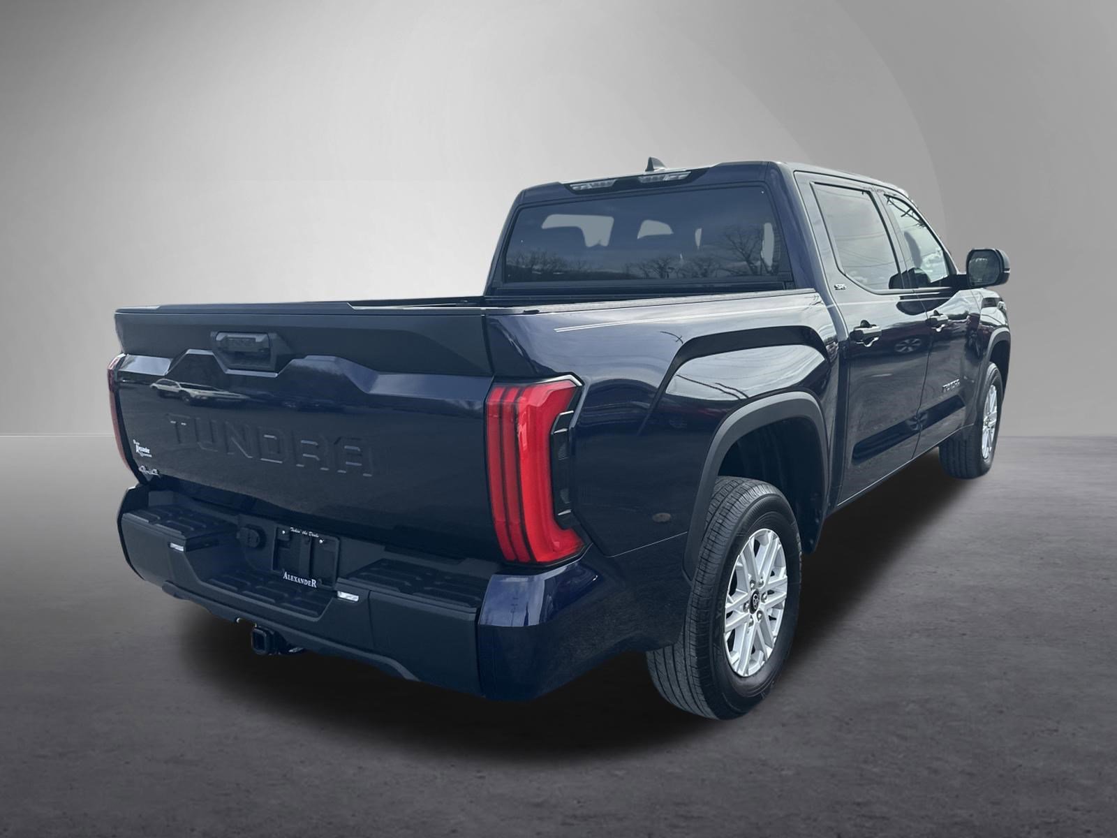 Used 2025 Toyota Tundra SR5 AWD/4WD image 3