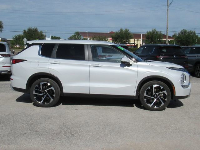 Used 2024 Mitsubishi Outlander SE AWD/4WD image 2