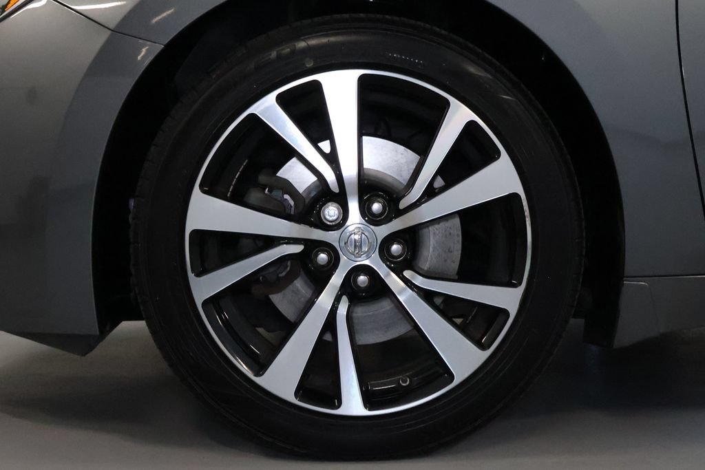 Used 2017 Nissan Maxima Platinum w/ Interior Lighting Package FWD image 35