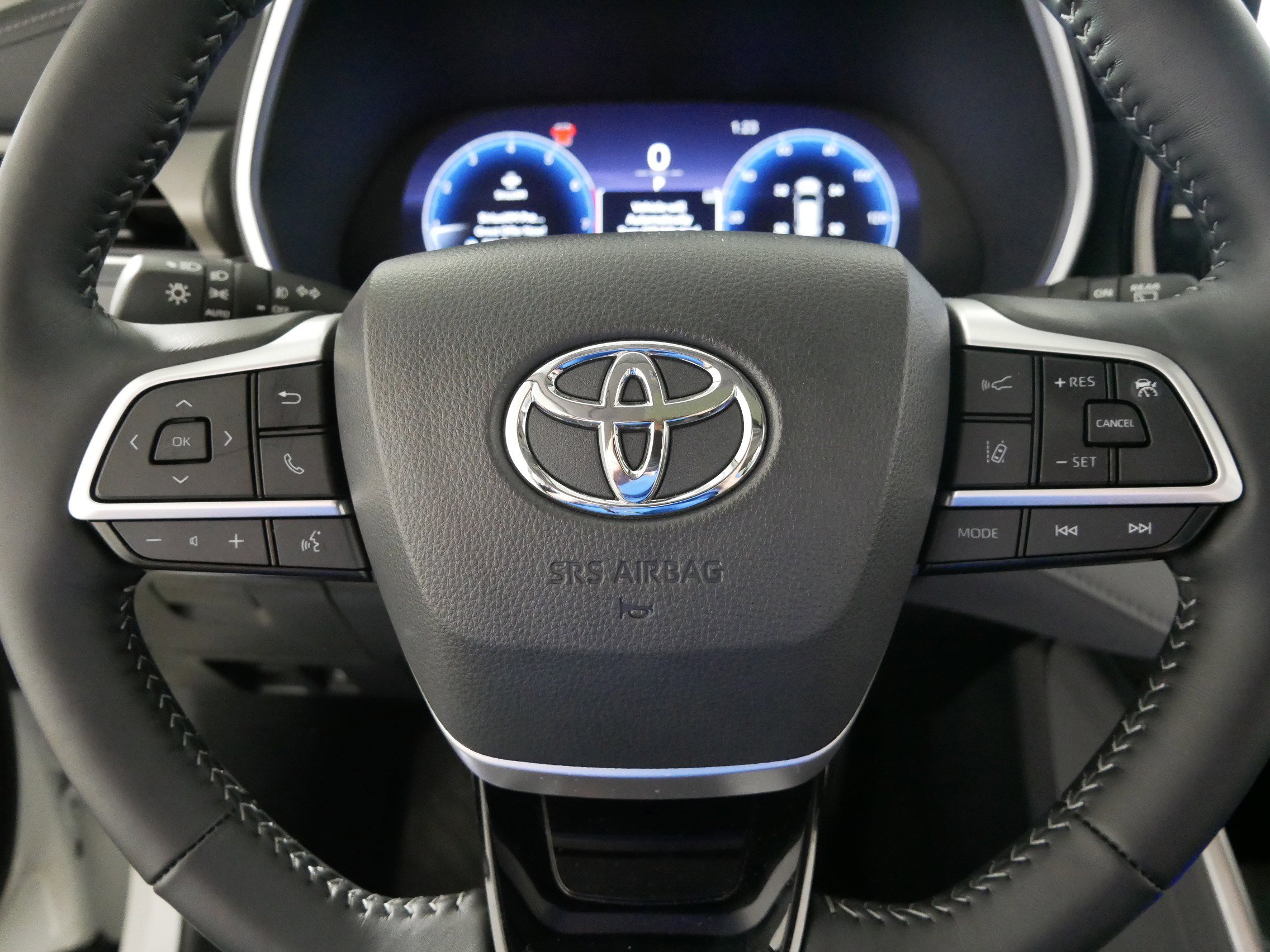 Used 2025 Toyota Highlander Limited image 25