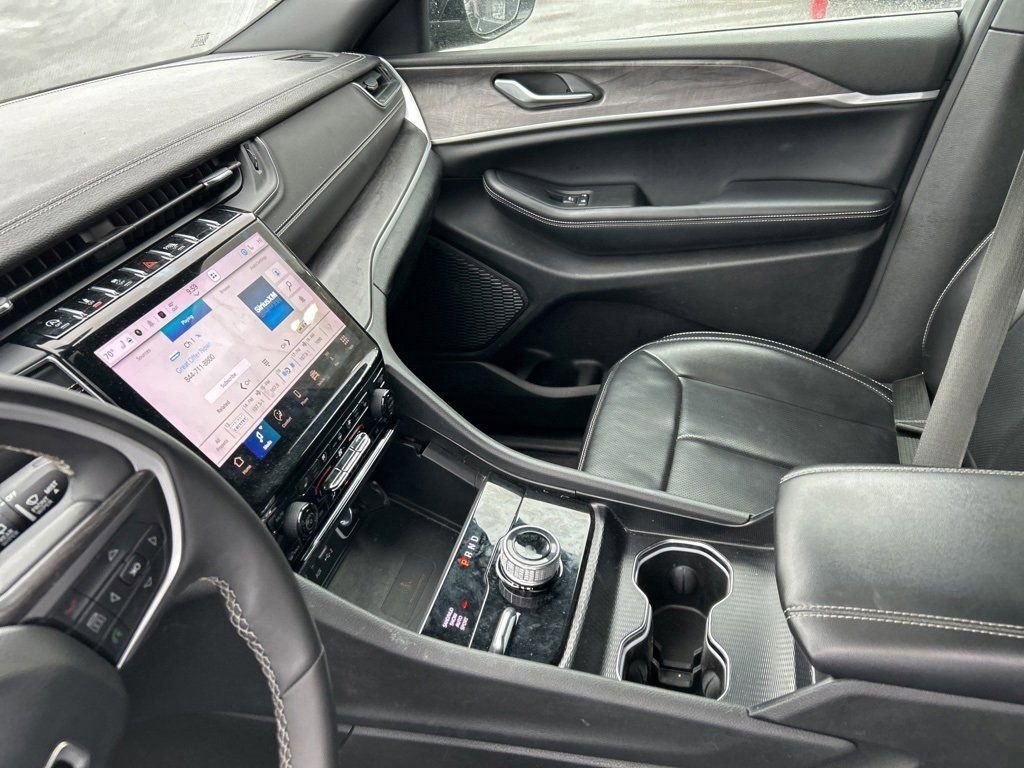 Used 2024 Jeep Grand Cherokee L Limited w/ Luxury Tech Group II image 43