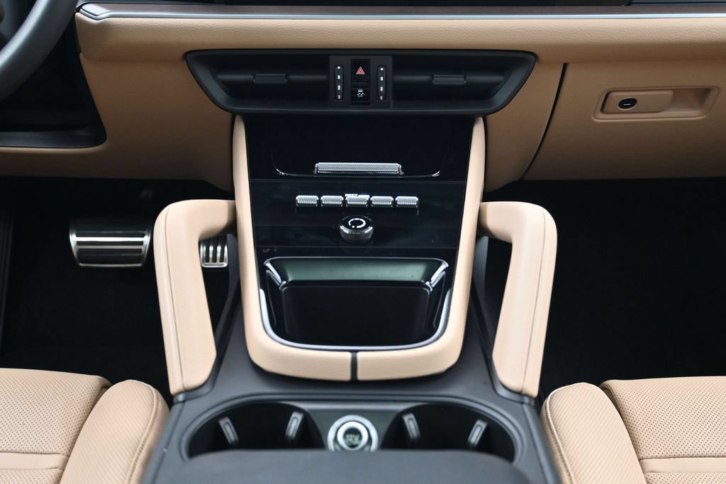Certified 2025 Porsche Cayenne Coupe AWD/4WD image 10