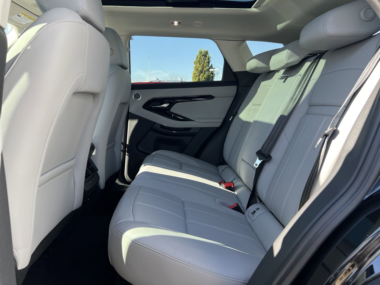 New 2025 Land Rover Range Rover Evoque Dynamic SE image 25