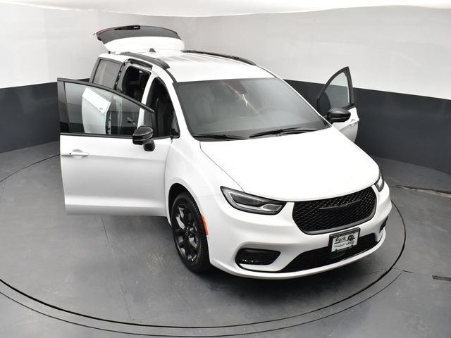 New 2026 Chrysler Pacifica Select w/ S Appearance Package AWD/4WD image 25