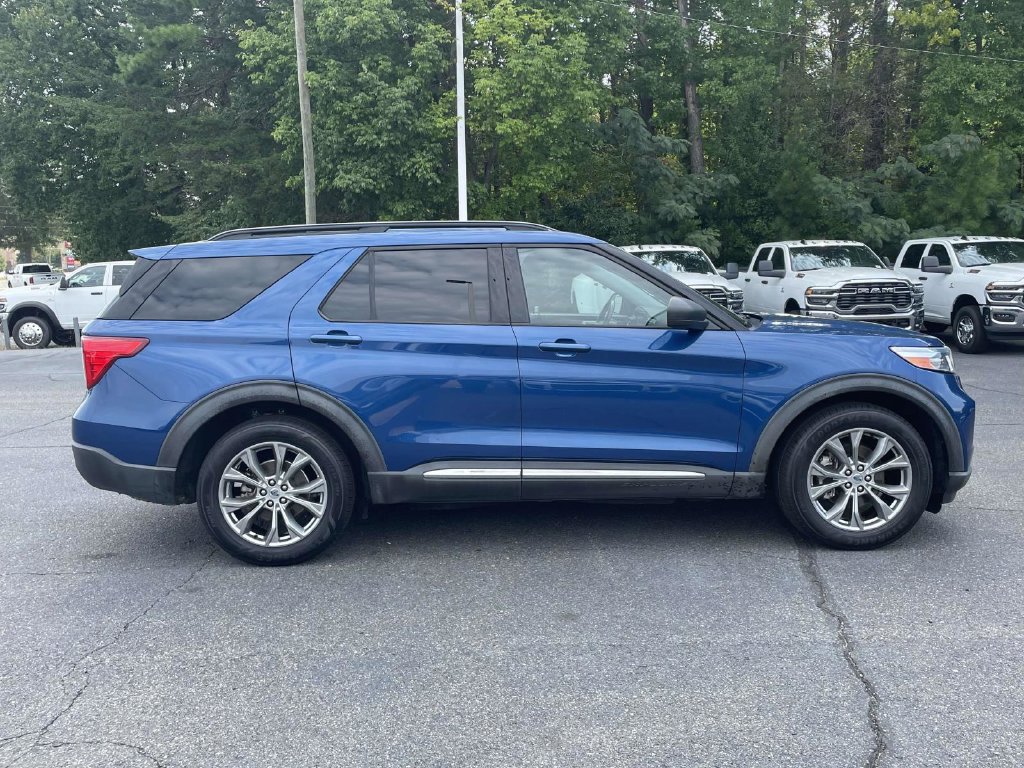 Used 2022 Ford Explorer XLT w/ Equipment Group 202A RWD image 9