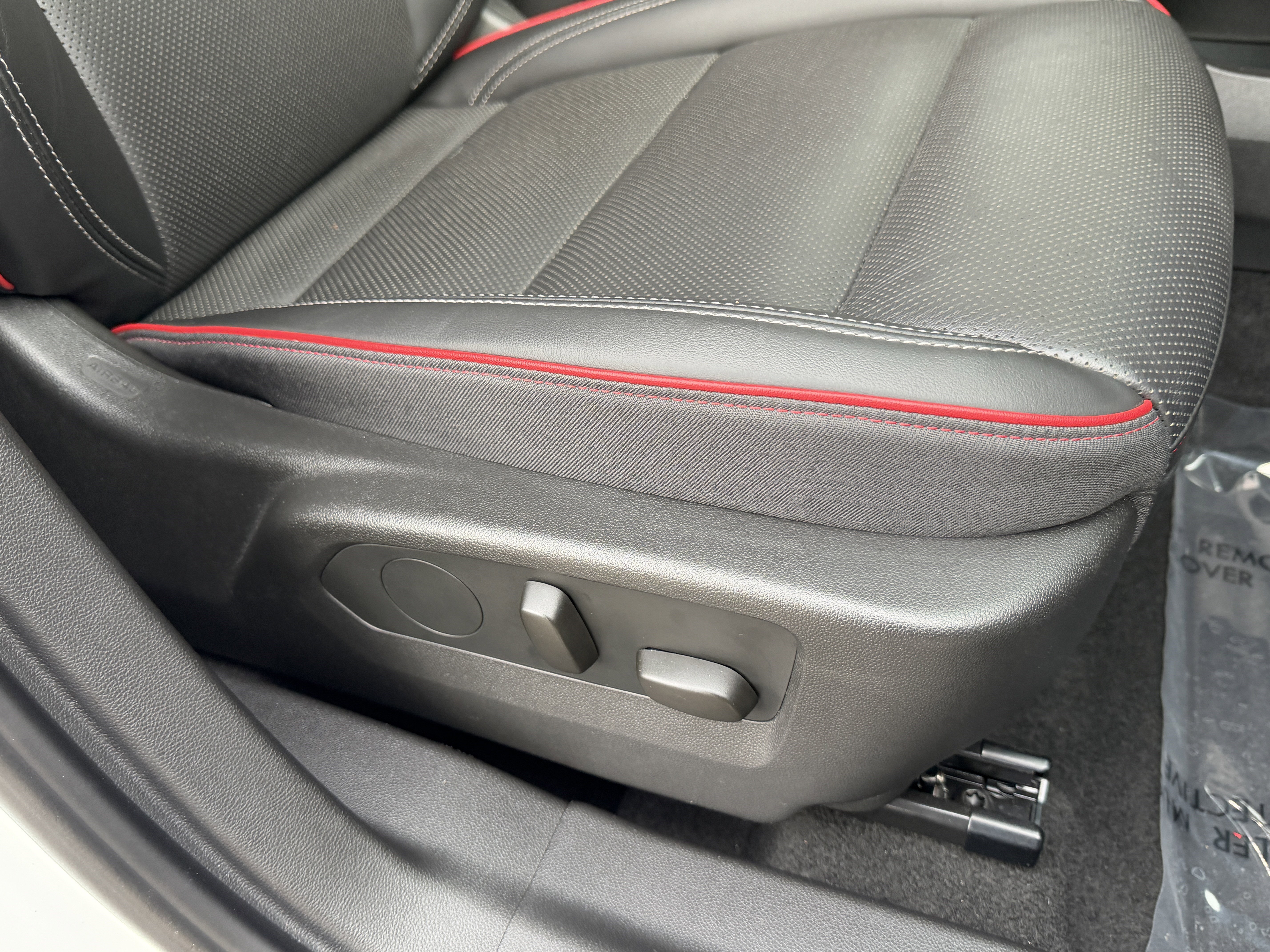 Used 2023 Buick Envision Essence w/ Sport Touring Package image 21