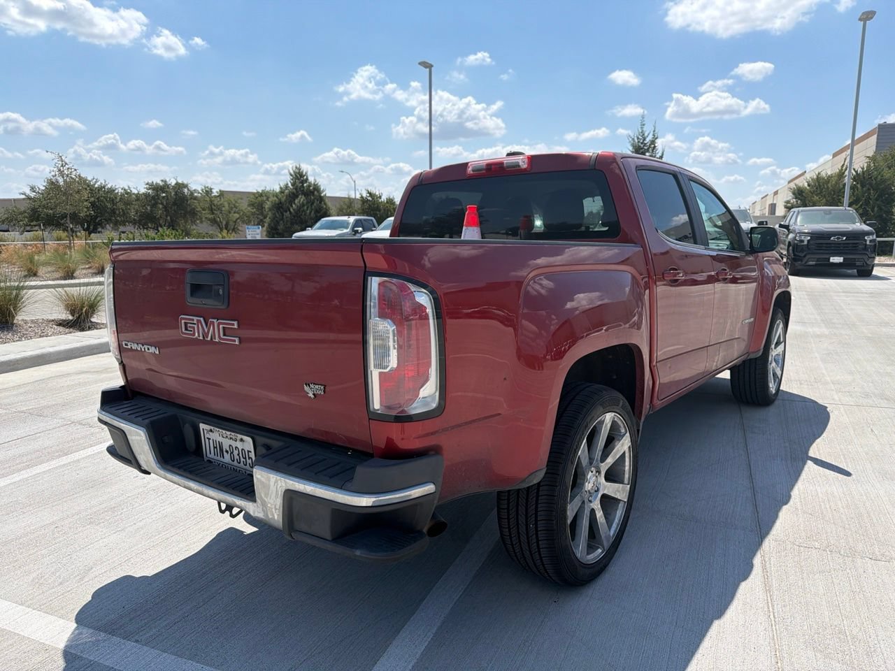 Used 2016 GMC Canyon SLE RWD image 4