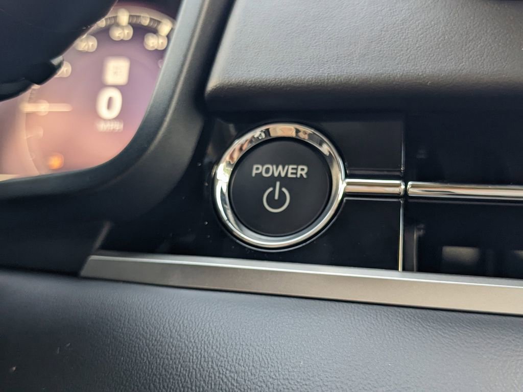 New 2025 Mitsubishi Outlander SE image 31