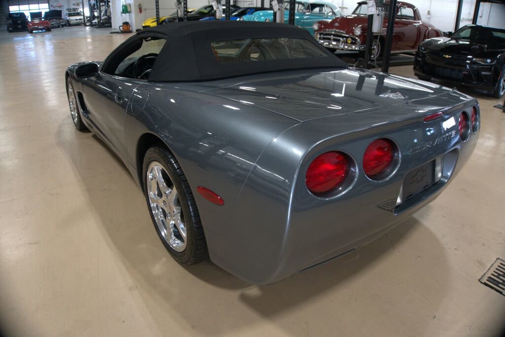 Used 2003 Chevrolet Corvette Base w/ Preferred Equipment Group1 image 3