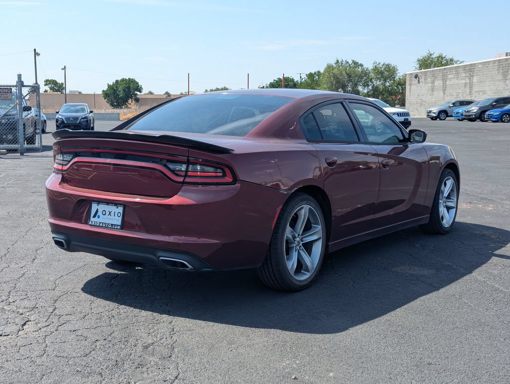 Used 2017 Dodge Charger SE RWD image 3