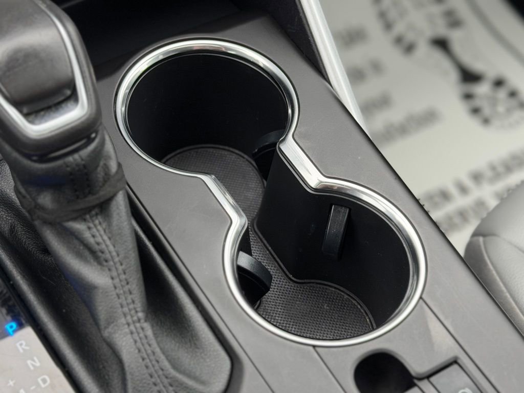 Used 2022 Toyota Highlander XLE AWD/4WD image 25