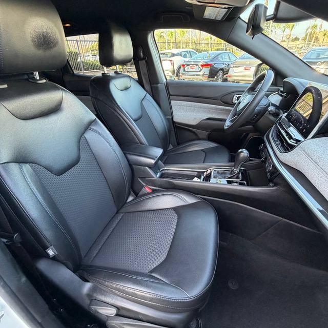 Used 2024 Jeep Compass Latitude AWD/4WD image 28