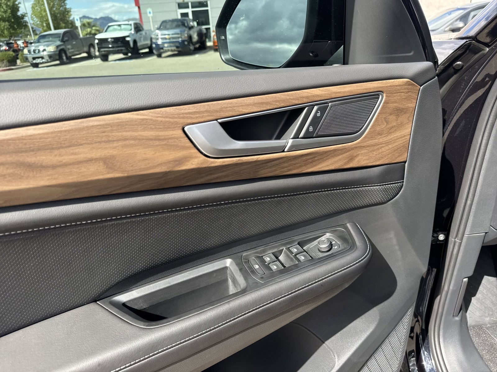 New 2026 Volkswagen Atlas SE image 12