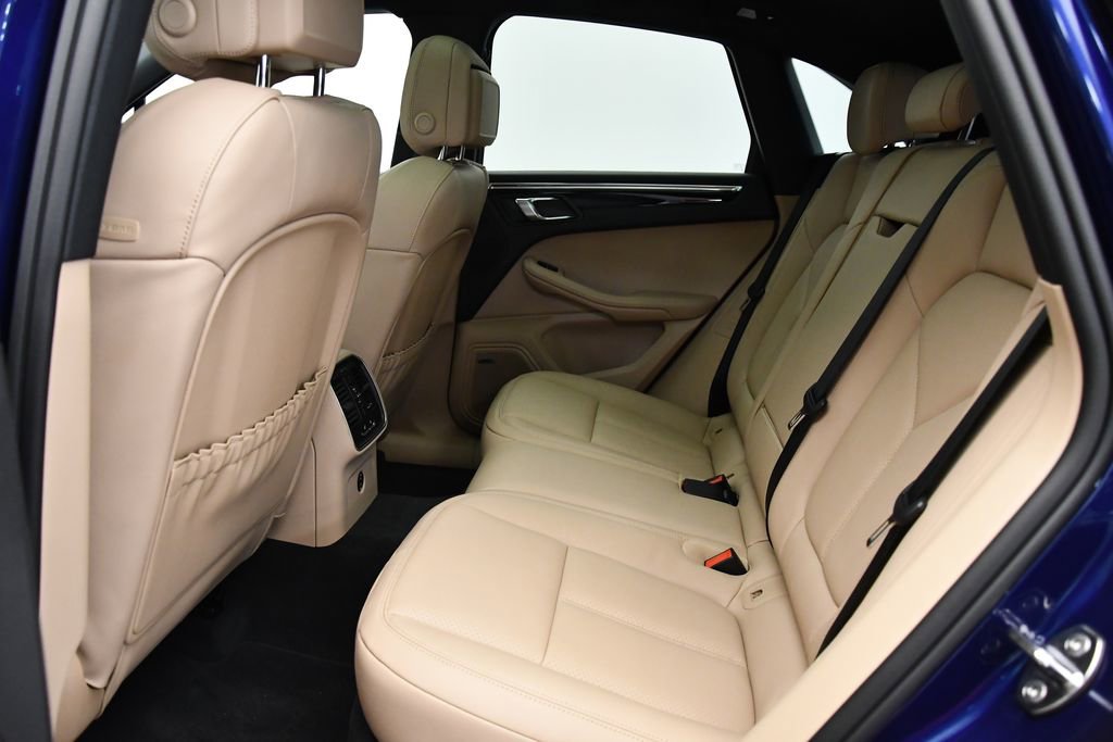 Certified 2025 Porsche Macan image 40