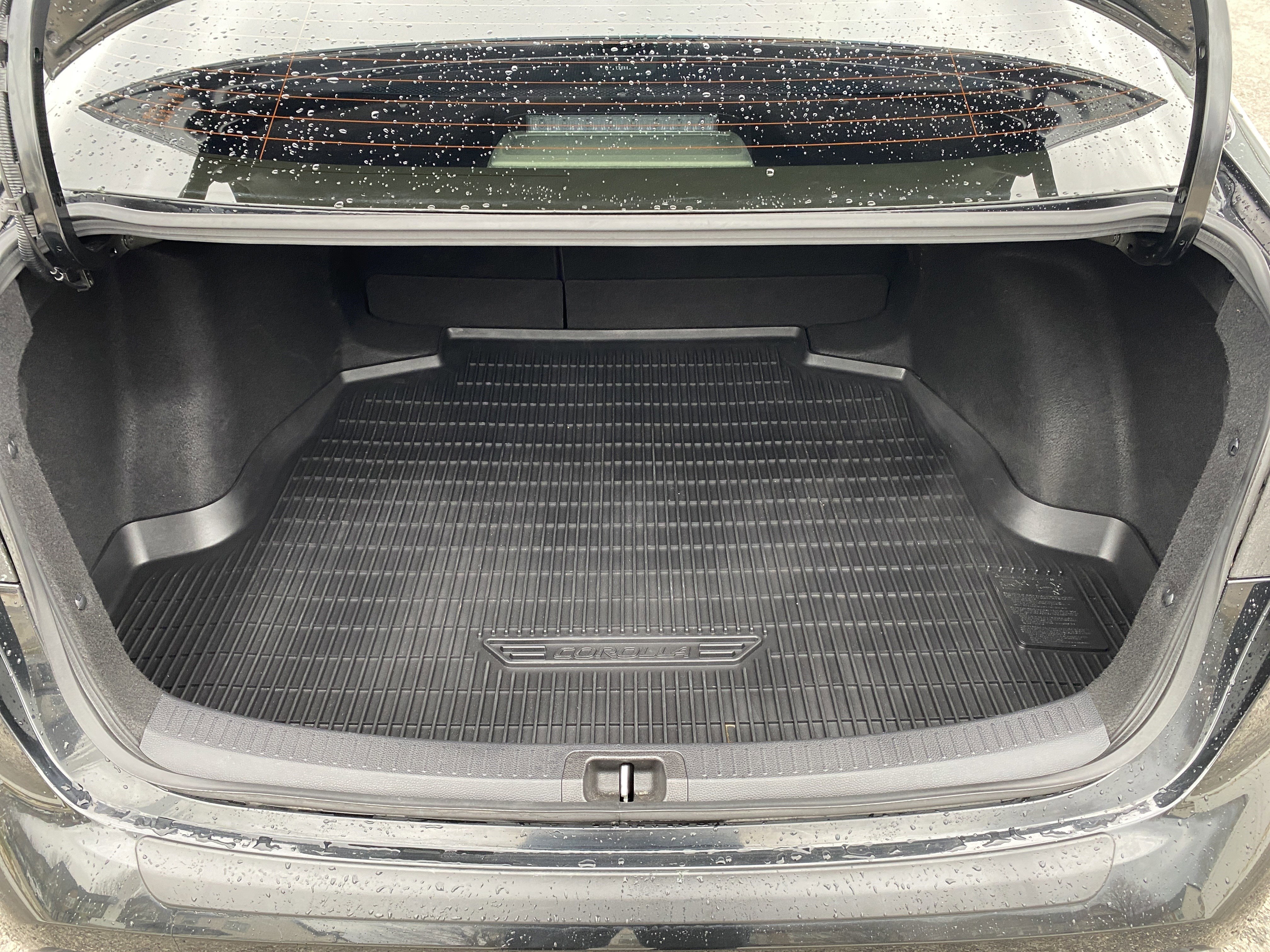 Used 2022 Toyota Corolla SE w/ SE Premium Package image 36