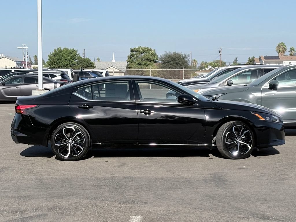 New 2026 Nissan Altima 2.5 SR FWD image 3