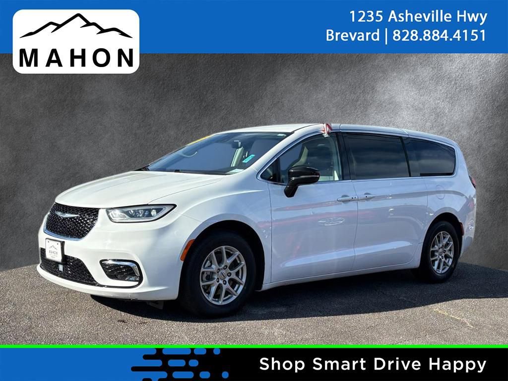 Used 2024 Chrysler Pacifica Touring-L image 1