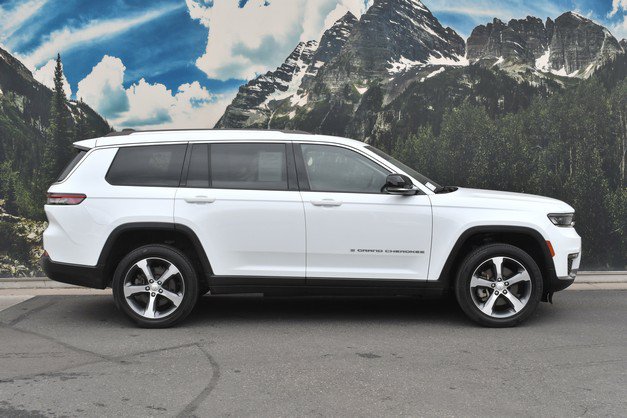 Used 2023 Jeep Grand Cherokee L Limited AWD/4WD image 2