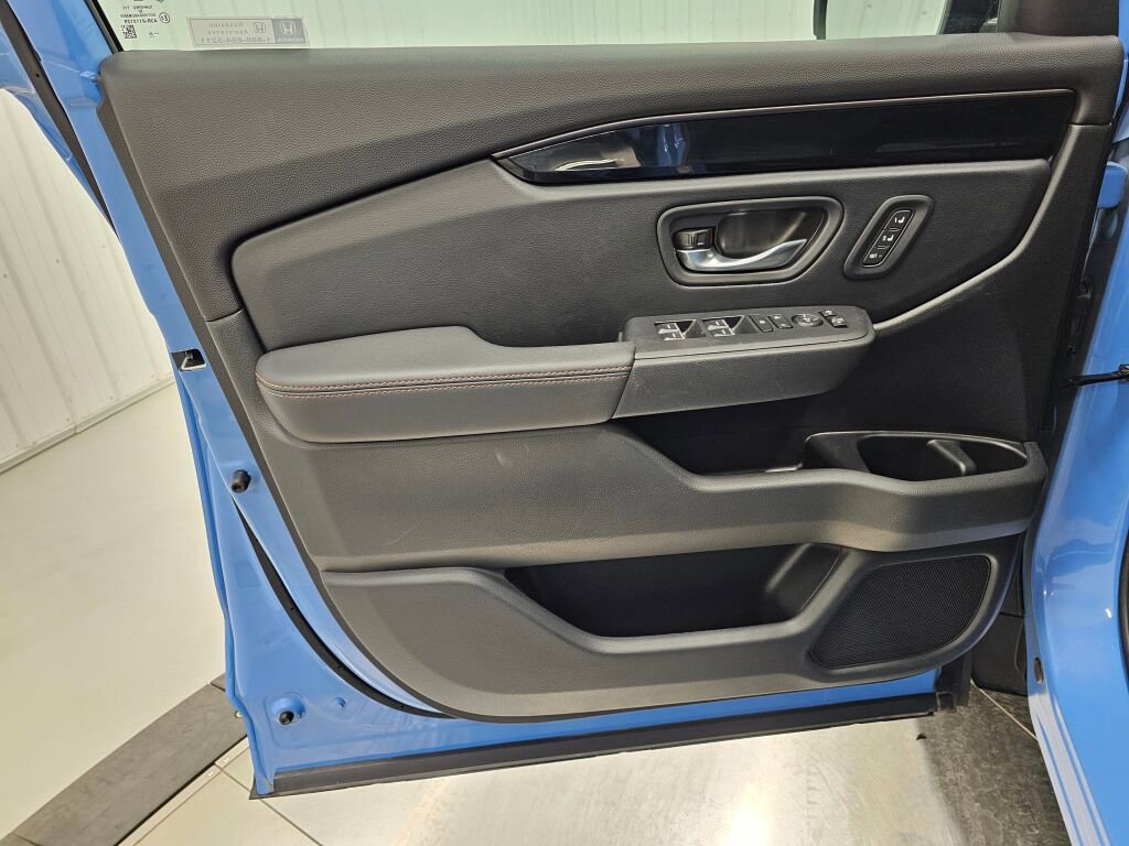 Used 2025 Honda Pilot TrailSport image 37