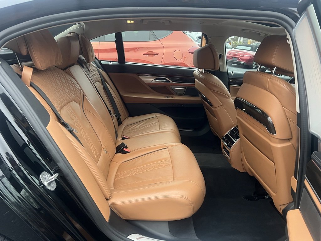 Used 2022 BMW 740i xDrive w/ Luxury Rear Seating Package image 36