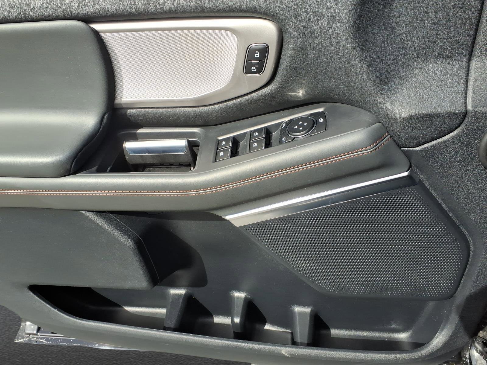 Used 2025 Ford Expedition Active image 22