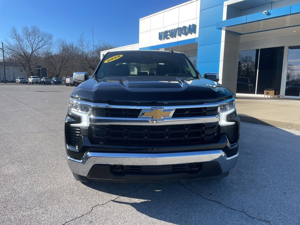 Used 2025 Chevrolet Silverado 1500 LT image 2