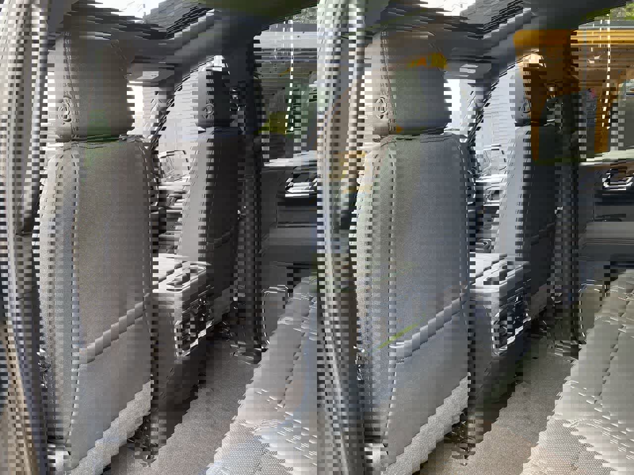 Used 2025 Chevrolet Silverado 1500 High Country w/ Midnight Edition AWD/4WD image 15