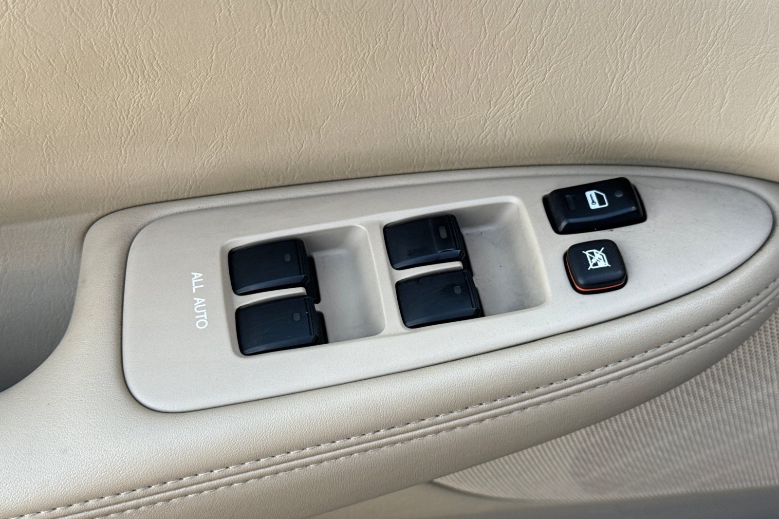 Used 2004 Lexus ES 330 FWD image 13