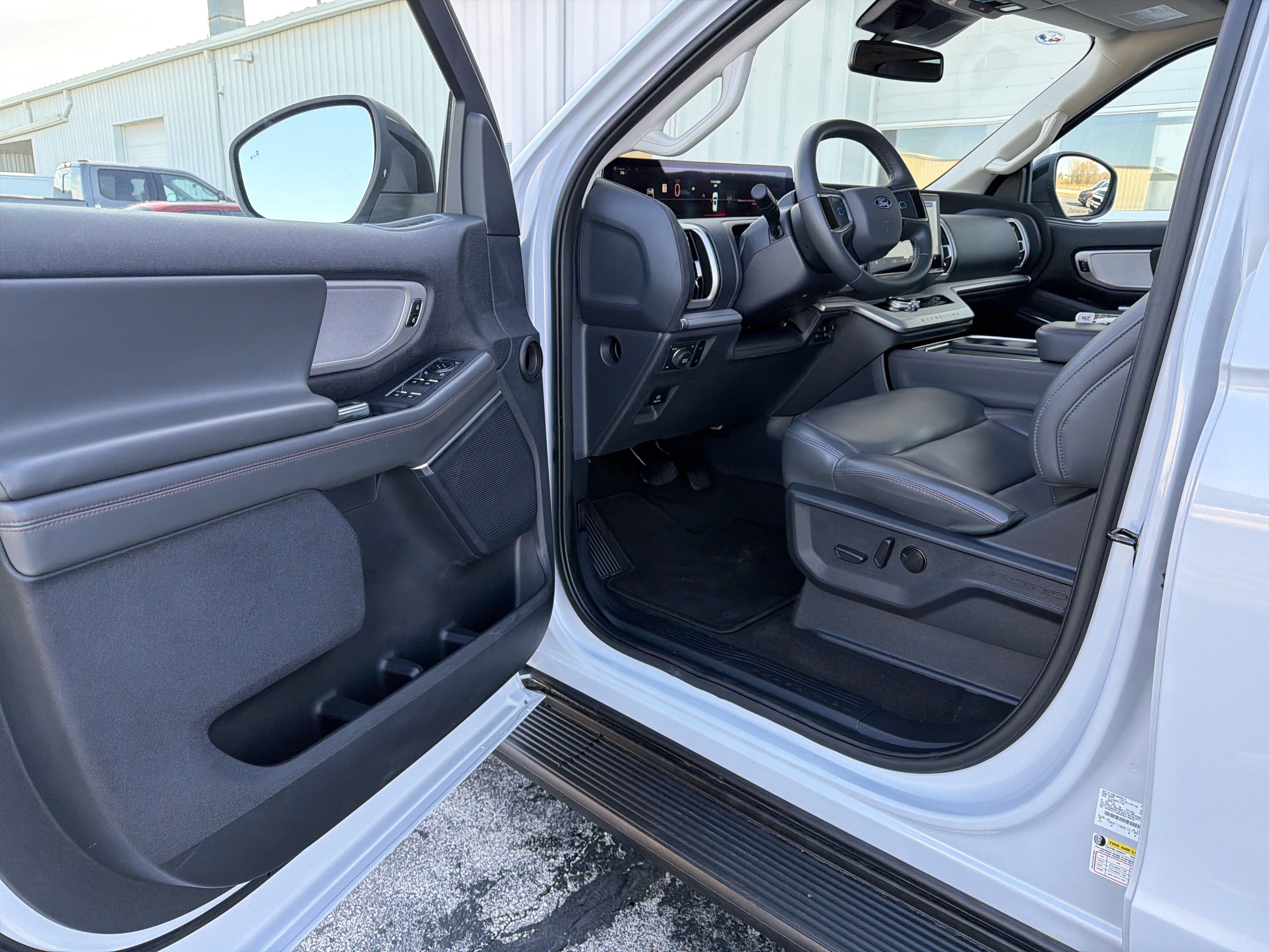 Certified 2025 Ford Expedition Active AWD/4WD image 24