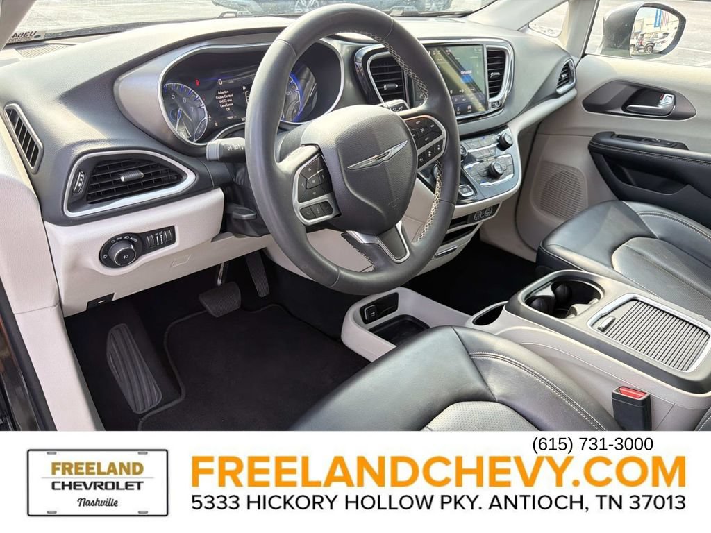Used 2023 Chrysler Pacifica Touring-L FWD image 25