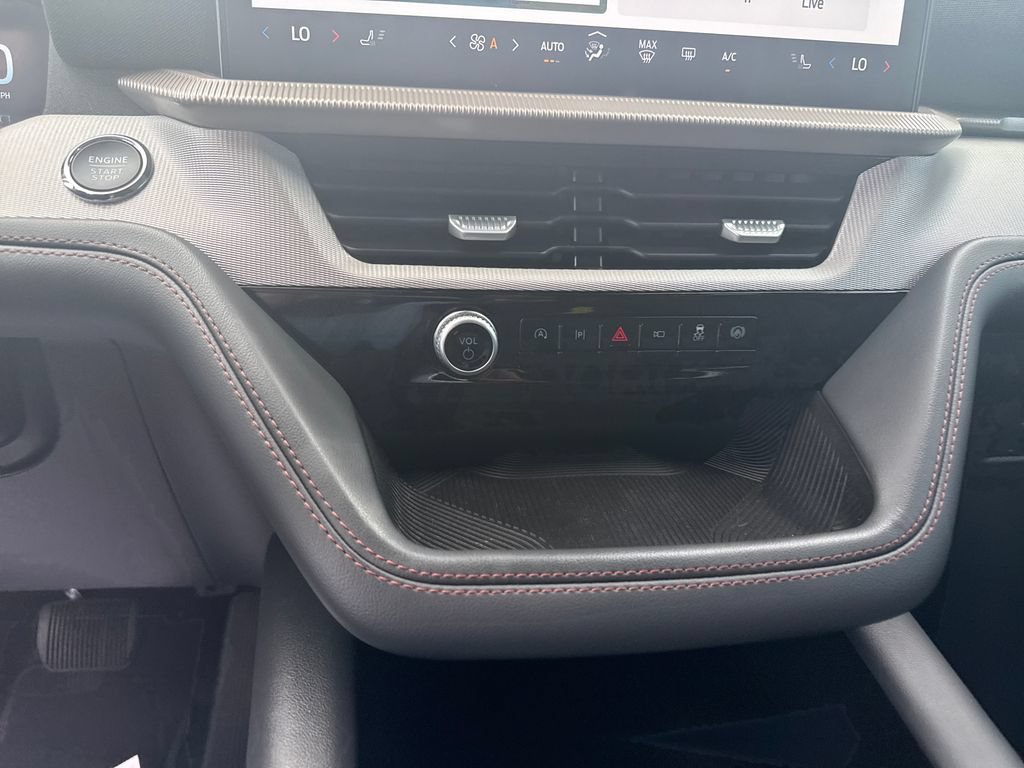 Used 2025 Ford Explorer Active AWD/4WD image 21