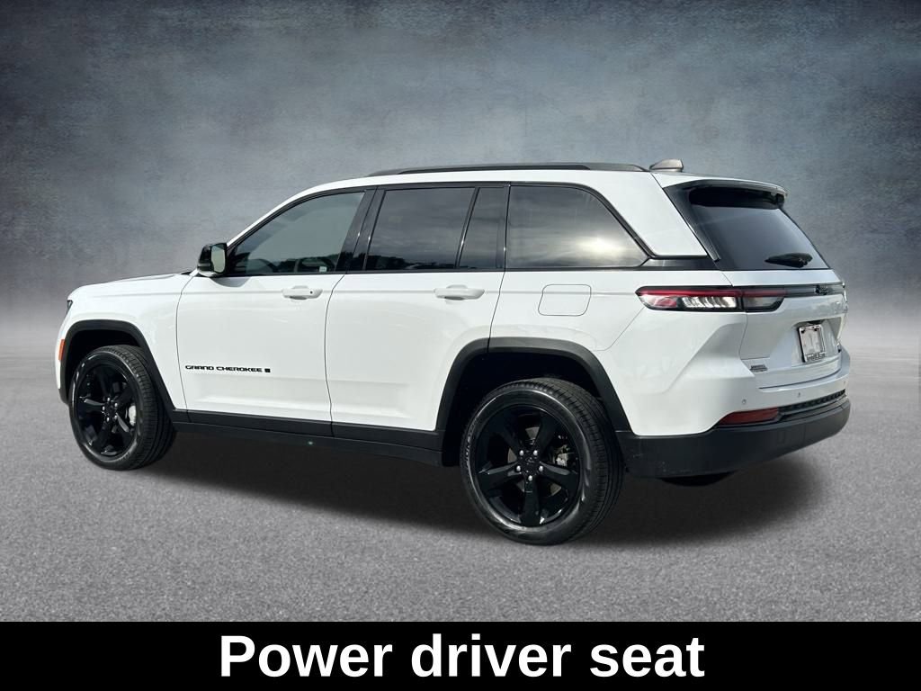 Certified 2024 Jeep Grand Cherokee Limited w/ Black Appearance Package image 9