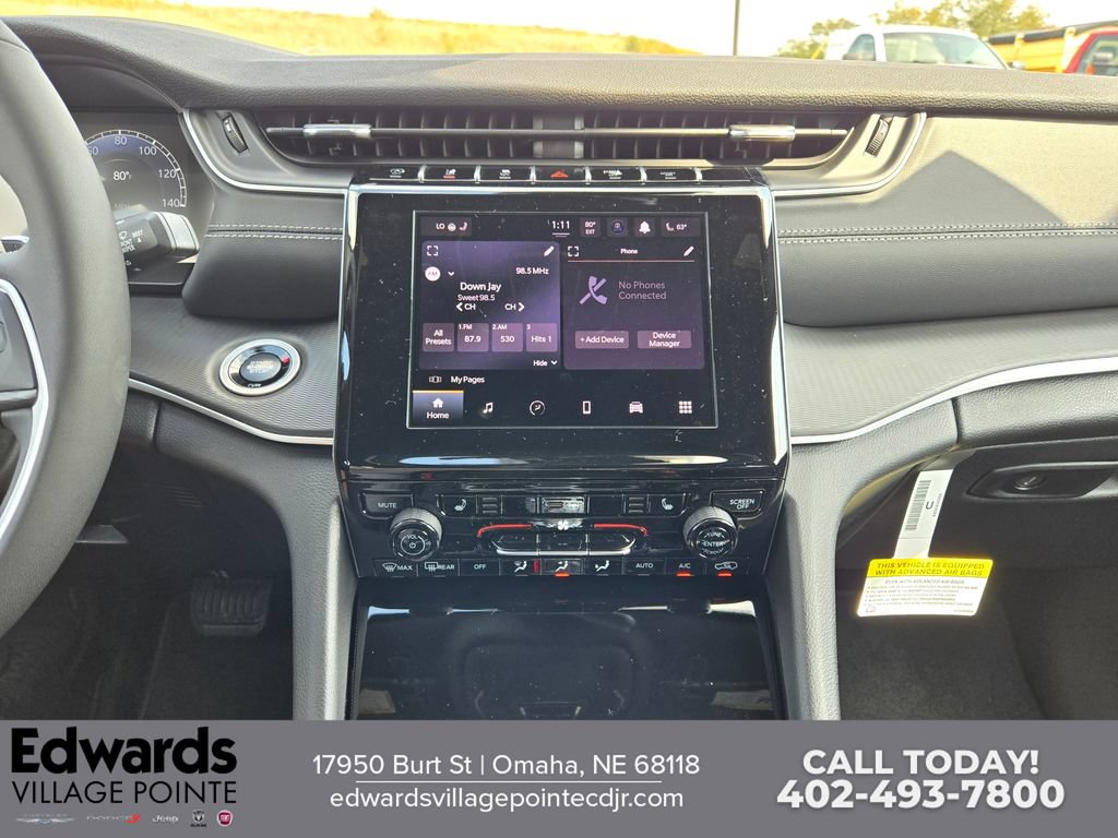 New 2025 Jeep Grand Cherokee Altitude AWD/4WD image 18