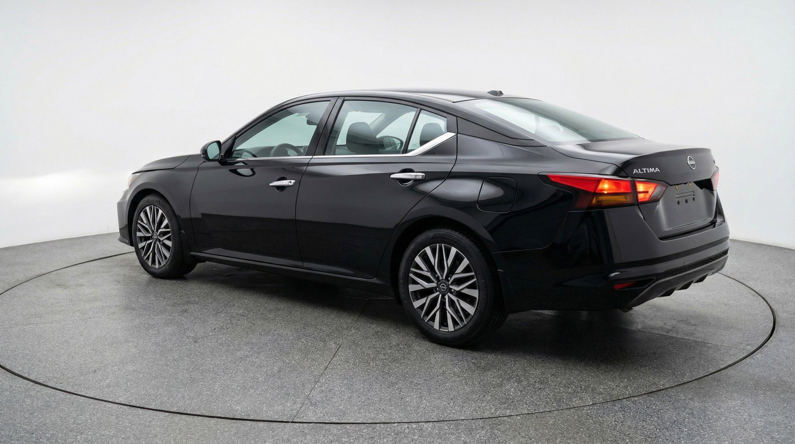 Used 2025 Nissan Altima 2.5 SV image 6