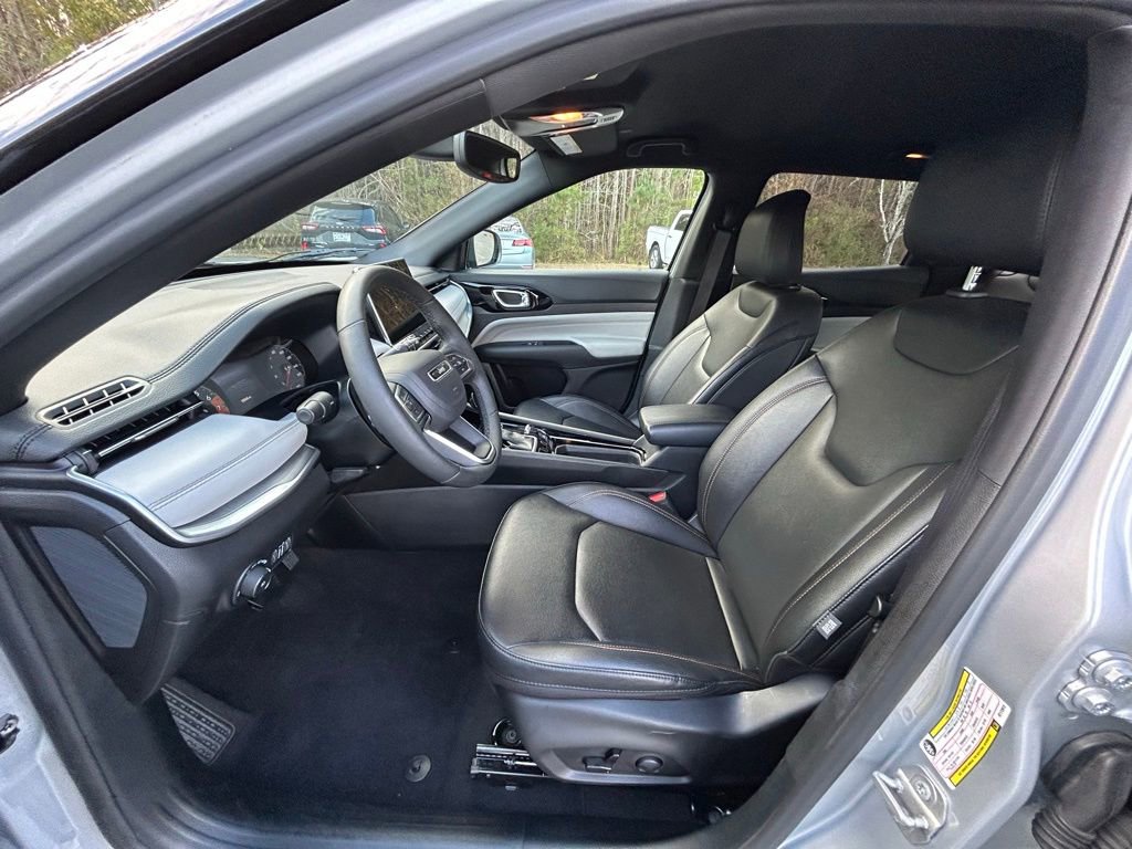 Used 2024 Jeep Compass Limited image 28