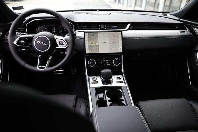 New 2024 Jaguar XF R-Dynamic SE AWD/4WD image 36