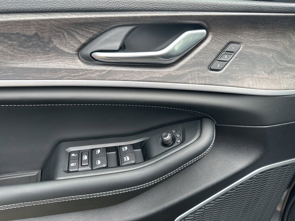 New 2026 Jeep Grand Cherokee L Limited image 18