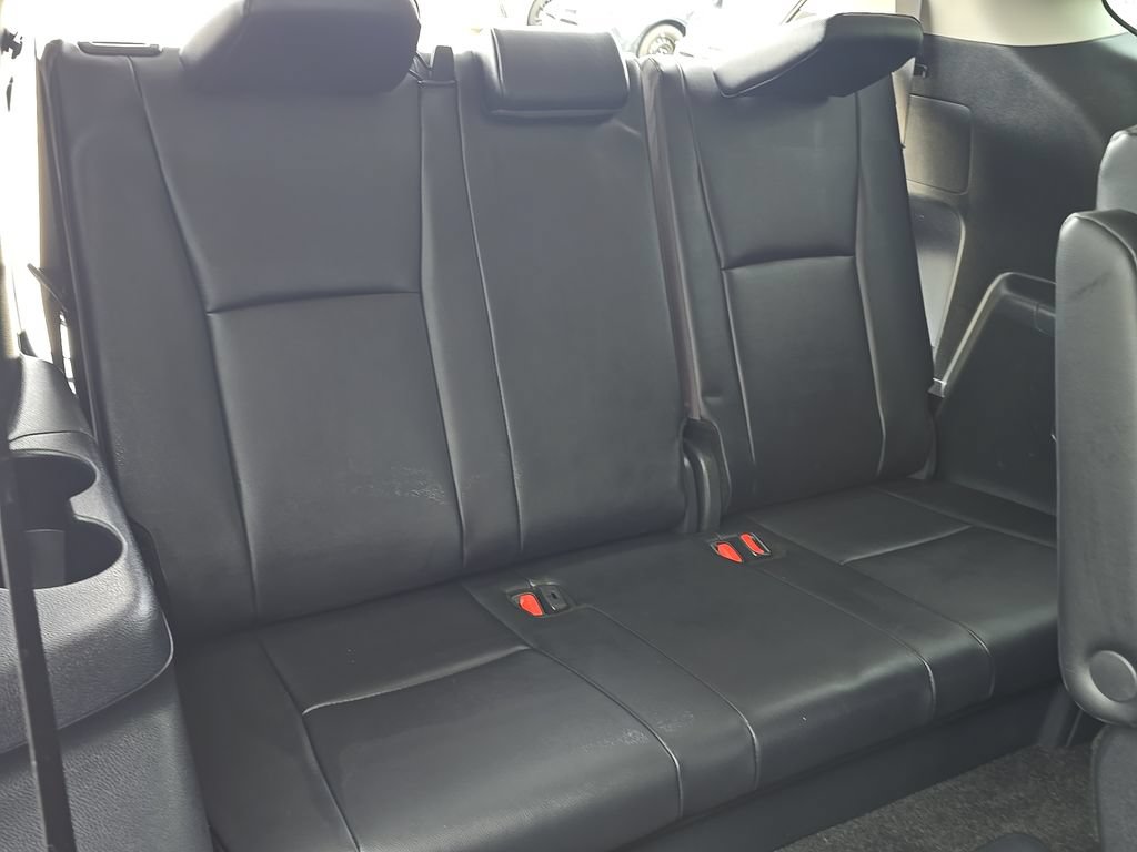 Used 2024 Toyota Highlander XLE AWD/4WD image 17