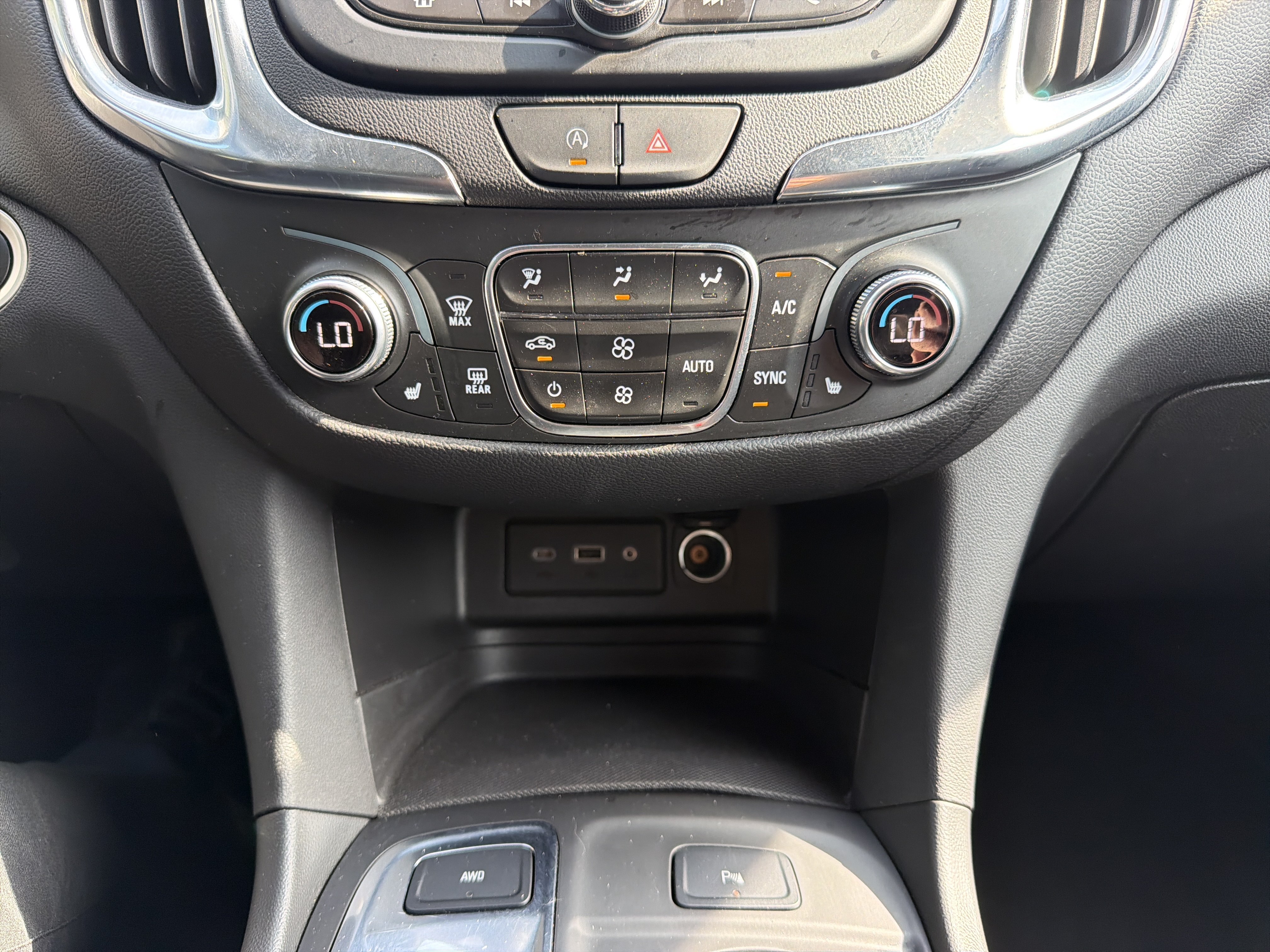 Used 2024 Chevrolet Equinox LT AWD/4WD image 24