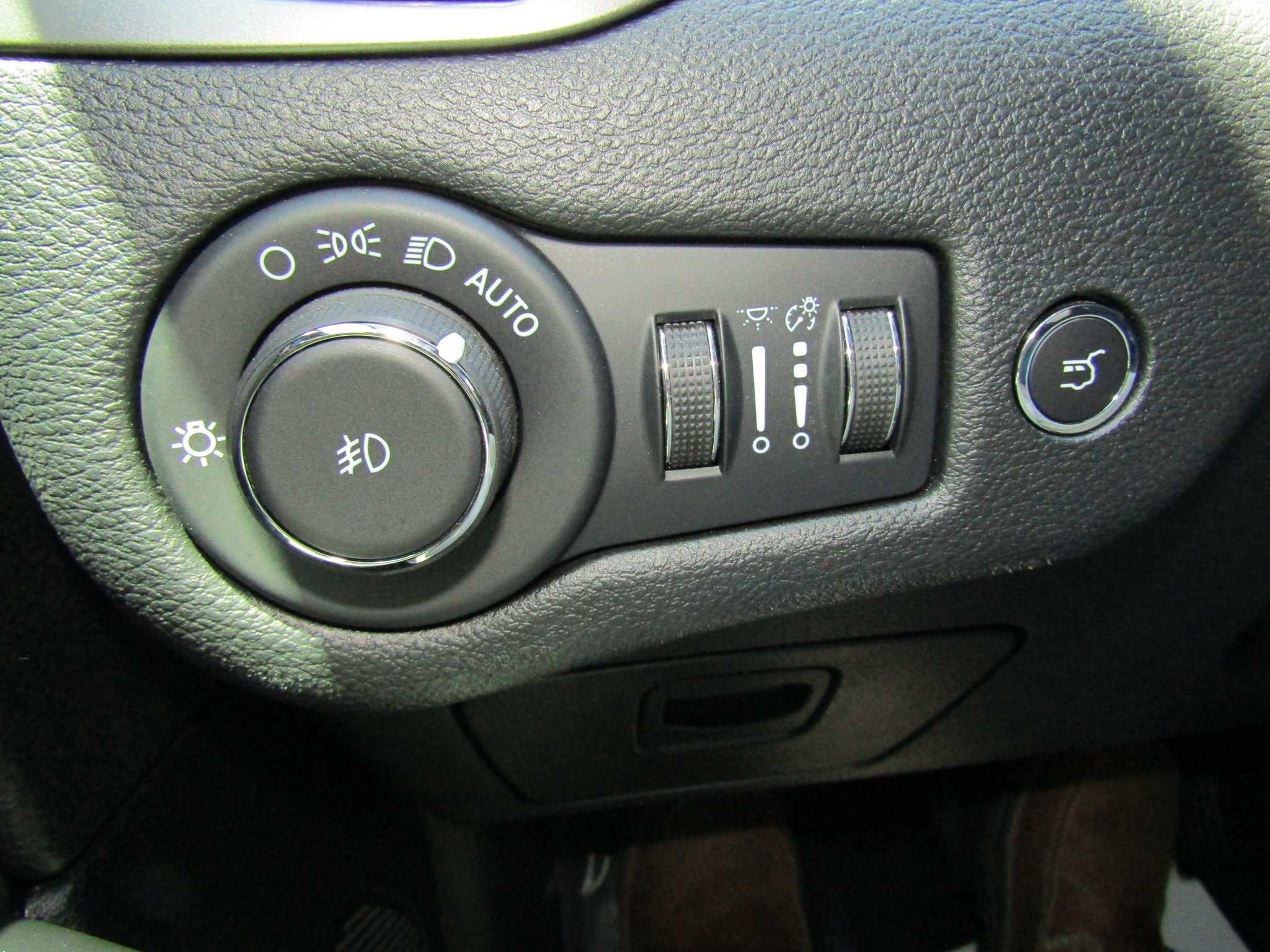 Used 2022 Jeep Cherokee Limited AWD/4WD image 22