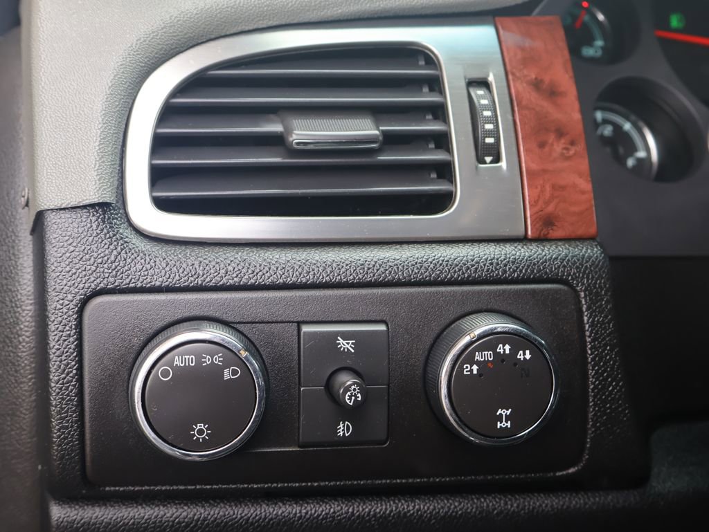 Used 2007 Chevrolet Suburban LT image 19