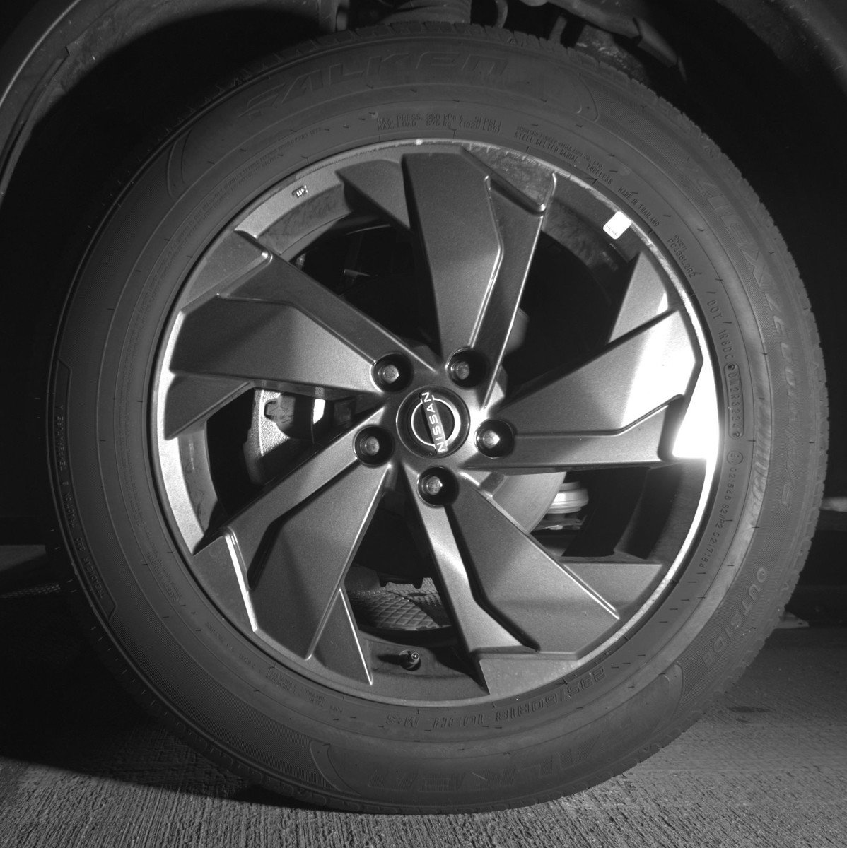 Used 2025 Nissan Rogue SV image 12