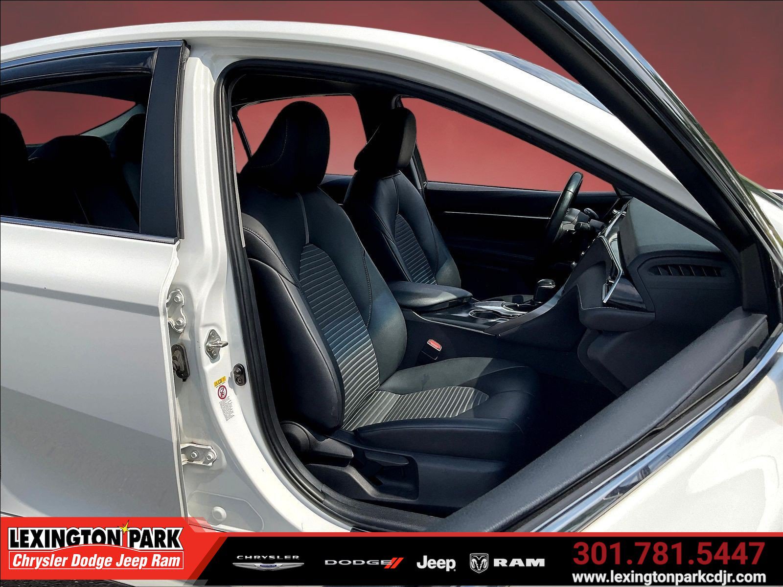 Used 2018 Toyota Camry SE FWD image 28