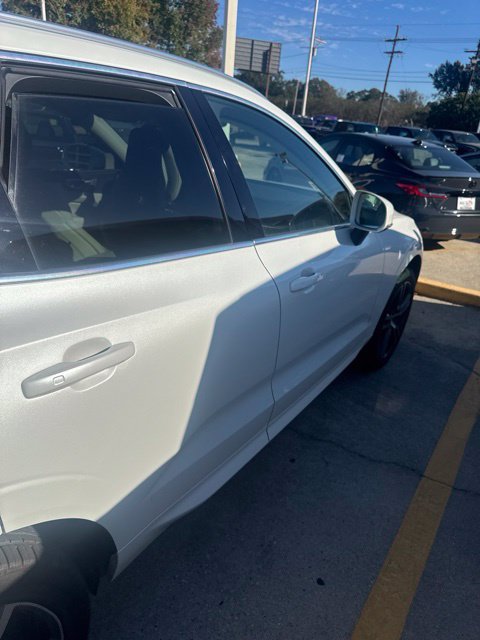 Used 2018 Volvo XC60 T5 Momentum w/ Vision Package AWD/4WD image 17
