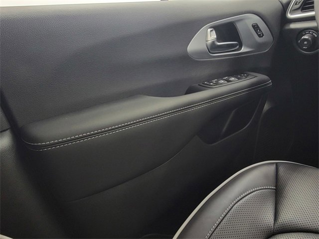 New 2026 Chrysler Pacifica Limited w/ S Appearance Package image 32