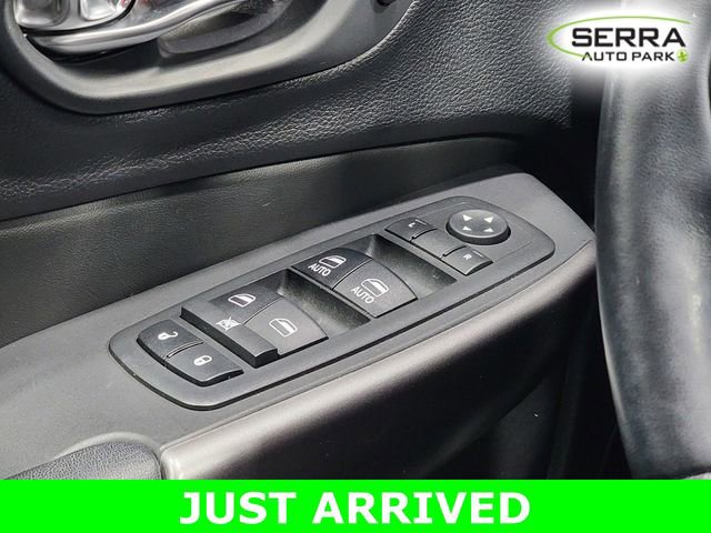 Used 2019 Jeep Cherokee Limited image 24