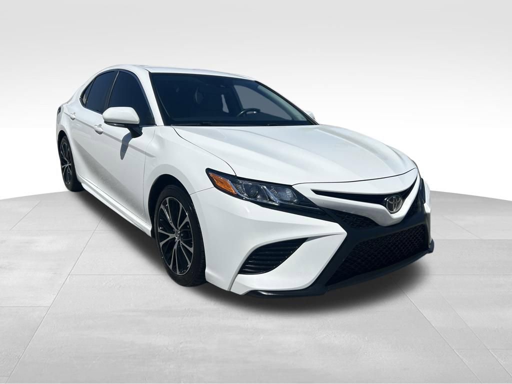 Used 2019 Toyota Camry SE w/ Convenience Package image 2