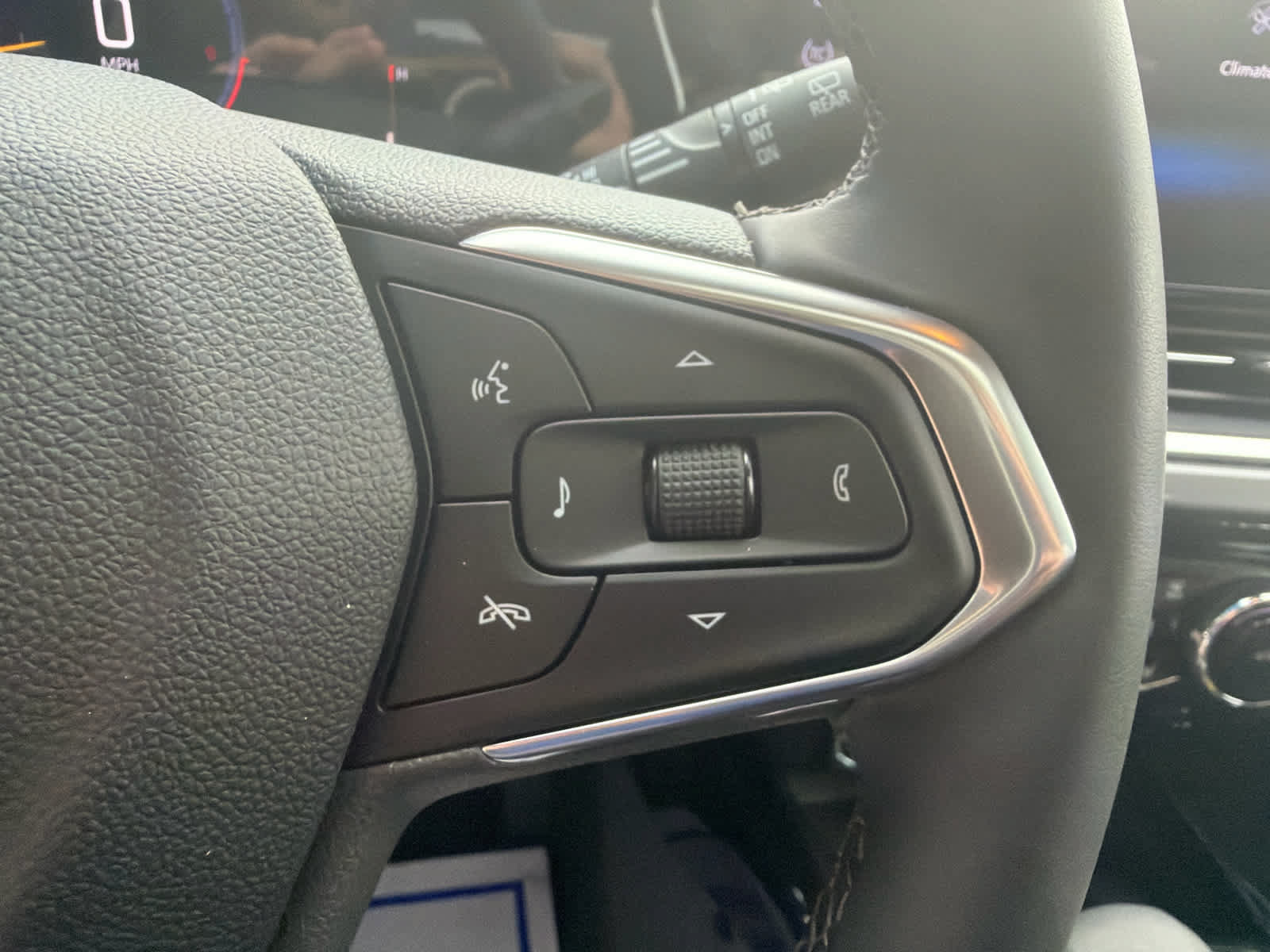 Used 2026 Chevrolet Trax ACTIV w/ Sunroof Package FWD image 17