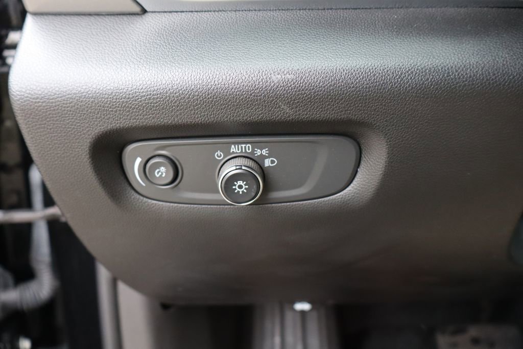 Used 2023 Chevrolet Traverse LT image 13