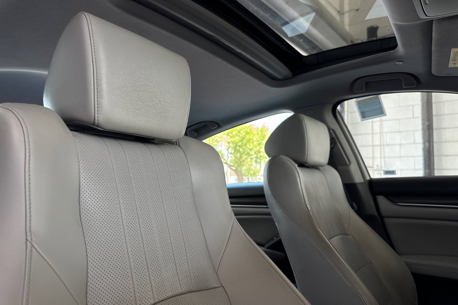 Used 2018 Honda Accord Touring image 14